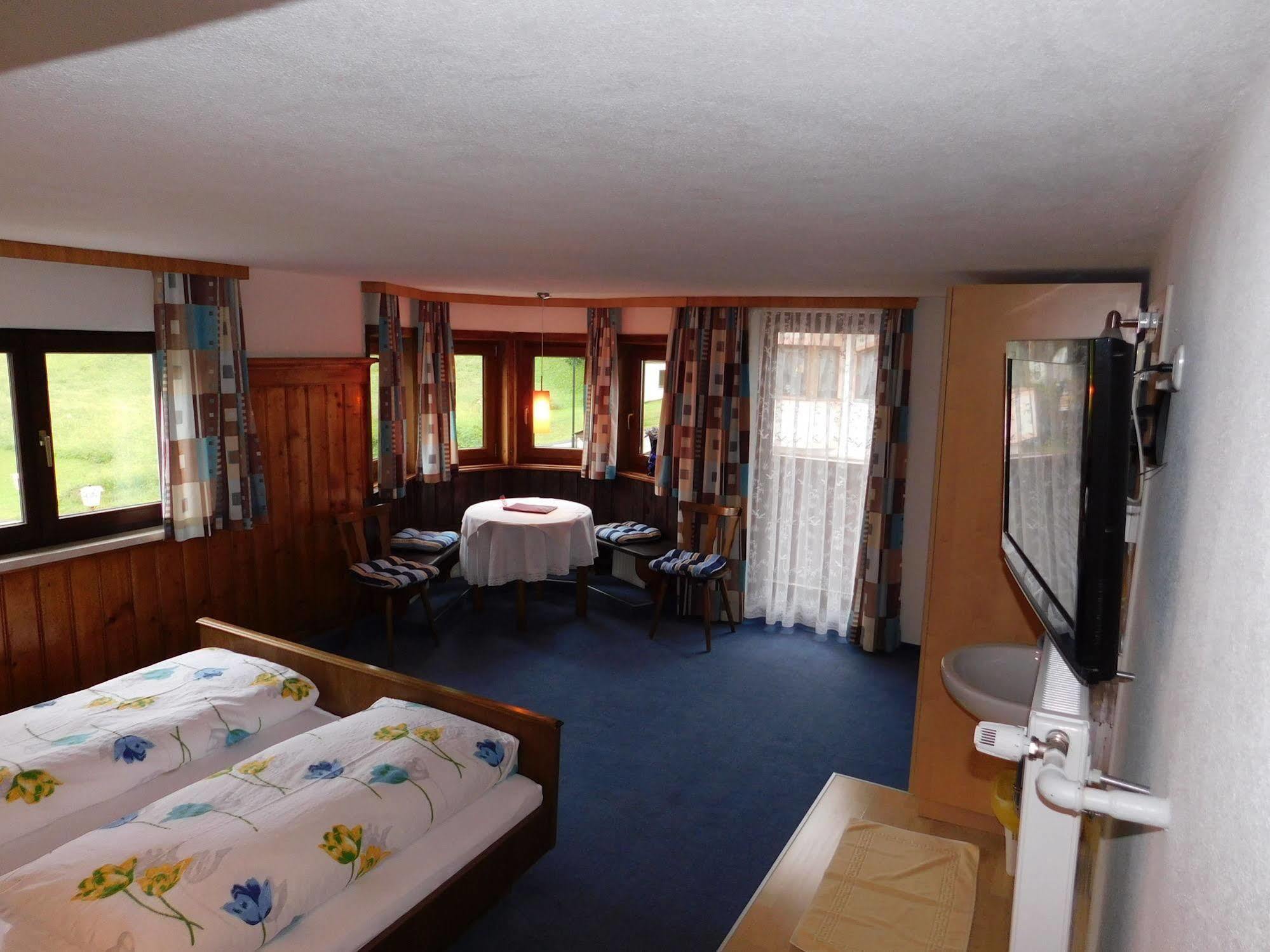 Gaestehaus Zugspitzblick Berwang Exterior foto